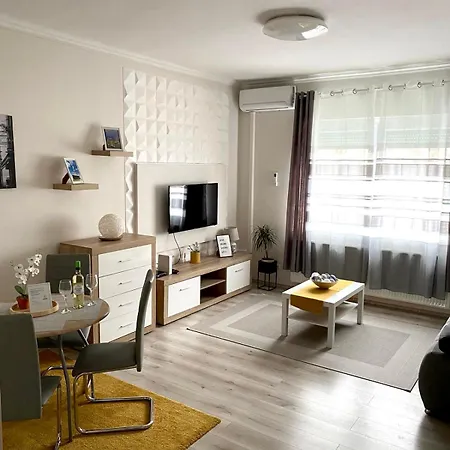 Sweet Central ,in The City Center Apartament Eger