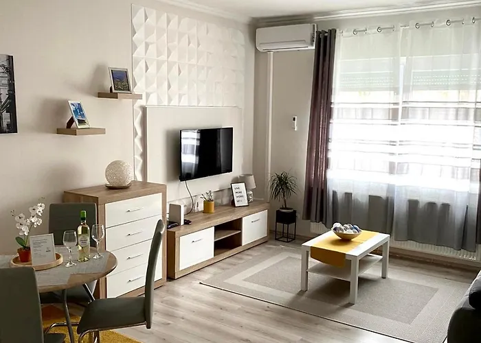 Sweet Central ,in The City Center Apartament Eger